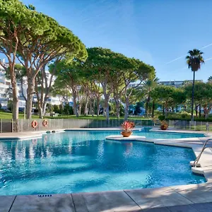https://playas-del-duque-puerto-banus-golf-playa-y-compras.1costadelsol.com